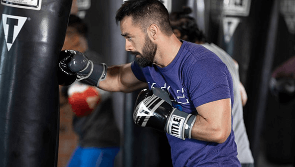 Man boxing